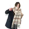 Scarves Green Circled Yarn Plaid Scarf Women's Autumnwinter Korean Version Versatile Thickened and Warm Student Tassel Shawl Neck Guard x0922