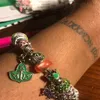 Bracelet à breloques en perles de sororité AKA, perles de verre roses et vertes, cadeau pour femmes Sorority, bijoux enroulés Aka Spira K2262e