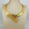 Bröllopsmycken sätter senaste kopparmaterial choker halsband enkel stil mode kvinna brasiliansk guld pläterad set fhk15383 230922
