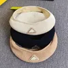 Designer Béret Caps Triangle Inversé Béret De Soie De Glace Britannique Vintage Mince Paille Tricot Artiste Casquette Été Maille Bud Chapeau Chapeaux De Paille Chapeaux Plats