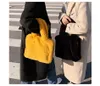 Vintermode faux päls tote handväska designer fluffy plysch lady axel väska lyx varumärke kvinnliga stora shoppare topphandtag väskor 220923