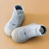 Första vandrare 2023 Baby Walking Shoes Socks Söta tecknade barnpojkar mjuka gummisulor