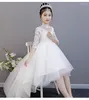 Abiti da ragazza Elegante abito da principessa in tulle bianco con fiori e perline in pizzo, abito da battesimo, festa per la prima comunione