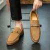 Mocassins en daim de vache pour hommes, bout rond vert, à enfiler, cousus à la main, Base de racine en bois, noir et marron, livraison gratuite, taille 39-47