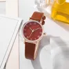 Zegarek 2PCS Watch Kobiet Zestaw zestawu mody elegancka PU wielokolorowa skóra z bransoletką sercową dla damskich kwarc no pudełko