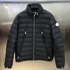 Parka Piumino da uomo Cappotto invernale di design Distintivo ricamato da donna Tasca obliqua Collo in piedi Cappello nascosto Piumino da moto 8FWQG