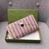Plånböcker modeväska lång plånbok lyxiga kvinnliga plånböcker sockerrör godis strip mönster dragkedja kedja axel pursar korthållare med presentförpackning