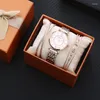 Montres-bracelets Montre à quartz pour femmes Luxe Mode Cadeau Set Bracelet en alliage galvanisé Trois pièces Lady Clock Box Relaxo Femino