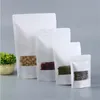 Sacchetti per imballaggio in carta kraft bianca Custodia a prova di odore Chiusura con zip Custodia stand up Finestra trasparente Autosigillante per alimenti Caramelle Biscotti Noci Tè Frutta secca Zucchero Snack Storage