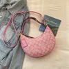 Packar nya 24SS Day Packs Crescent Moon Bag Trendy Underarm Bag Simple Women's Shoulder Bag Versatile Pending Bag Fashionable och Casua