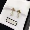 Boucles d'oreilles à breloques petite abeille de luxe, pendentif rétro en laiton et résine blanche, bijoux cadeaux de fête pour femmes