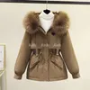 Womens Down Parkas Jacket Puffer Warm Windbreaker Coat Kort P Letter Style för Lady Casual Jackets vinterutgifter med bokstäver Budge