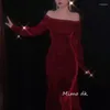 Ropa étnica Vino chino Vestidos de terciopelo rojo Vestido de cheongsam mejorado Mini falda de cintura delgada Bolsa de hendidura Cadera Sexy Retro Fiesta de noche Qipao