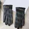 Gants en peluche avec lettres en métal pour hommes, mitaines de styliste en peau de mouton, gants chauds à cinq doigts pour l'automne et l'hiver