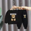 Conjuntos de roupas Dancewear Outono Crianças Roupas Menina Moda Urso Terno Bonito Meninas Outfit Crianças Hoodie Calças 2 Pcs Criança Bebê Menino 230922