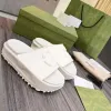 デザイナースリッパ豪華なサンドルプール枕コンフォートラバルスライドプラットフォームサンダル女性のための本物の革の夏靴