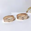 Pierścień designerski Tytanium Silne pierścionki miłosne Mężczyźni i kobiety Rose Gold Biżuteria Pary Świąteczne Pierścień Pierbijowy Wedding Accessori243n