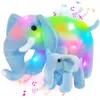 Plush dockor Elefant Mor och barn fyllda leksaker LED Musik Plush Animals Doll med LED -lampor Glödande födelsedagspresenter 230922