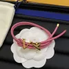 남자 디자이너 팔찌 보석 Bule Black Pink Leather Bracelets for Women Hand Strap Brown Flower Pattern Gold Logo 스탬프 뱅글 박스 D5