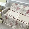 بطانيات السرير مصمم المنزل الكشمير بطانية أنماط دافئة شريط طفل ديكور غرفة ديكور الفراش الأحمر الأبيض رقيق الرجل الأريكة