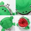 Chaveiros de pelúcia atacado 20pcs sapo moeda bolsa chaveiro bonito dos desenhos animados flanela carteira chave moeda titular cosplay brinquedo de pelúcia escola prêmio presente 230922