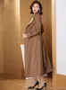 Trench da donna Cappotto marrone stile Inghilterra da donna Primavera Autunno Moda Elegante colletto da abito Cappotto sottile con lacci doppio petto