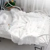 Sovsäckar vinter tjockt broderi vit muslin bomullsfilt med spets baby swaddle quilt tröskel prinsessa baby säng mottagande filt 230923