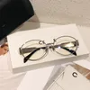 Óculos de sol com armação oval, sexy, pequeno, redondo, popular, retrô, avantgarde, uso externo, proteção uv400, óculos de sol v8u7