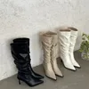 Les plus de 589 femmes hautes Souchy Knee High pointues pointues noires blancs en cuir blanc dames chaussures d'hiver plus taille 230923