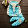 „Entzückendes dreiteiliges Babykleidungsset mit Cartoon-Bär – warmer Kapuzenpullover, Herbst-Winter-Baumwolle, perfekt für Babys, Jungen und Mädchen!“