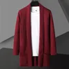 Chandails pour hommes Automne style coréen mode pull pour hommes épaissir et velours hommes cardigan tricoté pull manteau rayure veste mâle S-5XL 230923