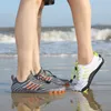 ウォーターシューズ1ペアビーチシューズ女性用水靴裸足の通気性スポーツ靴