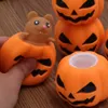 Halloween Supplies 123 Stück Kinderstreich Kürbiskopf Squeeze Cup Spielzeug TPR Cartoon Eichhörnchen Presse Dekompressionsentlüftung 230923