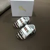 23SS Småbarnskor Fashion Babyskor Storlek 20-25 Canvas Leather Stitching Design Walking Shoes for Infant Box Packaging Sep20