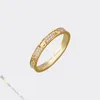 مصمم المجوهرات المصمم للنساء لحب خاتم الزواج من الخاتم الماس التيتانيوم الفولاذ المصنفة بالذهب لا يتلاشى أبدًا