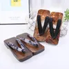 Slippers Man Slipper 2023 Summer Flip Flops Cosplay Japanese Samurai Geta Wood 2 Sandaler tjock bottenplattform