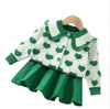 秋の冬の素敵な女の赤ちゃん編み衣類セットキッズ長袖カーディガン+スカート2pc