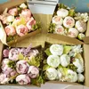 Dekorative Blumen, künstliche Blumen, Geburtstag, Valentinstag, Geschenkbox, DIY, Hochzeit, Braut hält Bündel, Heimdekoration