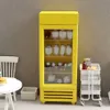Puppen Puppenhaus Miniatur-Kühlschrank Dekoratives Spielzeug Ornament Realistischer Gefrierschrank Simulation Kühlschrankzubehör Gelb 230922