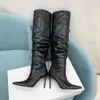 Amina Muaddi Spitzschuh, Stiletto-Absatz, oberschenkelhoch, Top-Qualität, gestapelte Stiefel, Kniestiefel, Top-Qualität, Chamois-Slip-on, 95 cm, Damen-Designer-Schuhe