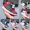 Jumpman 1 농구 아이 신발 소년 소녀 신발 게임 Royal Obsidian Chicago Bred 스니커 중반 멀티 컬러 타이 염색 아기 신발 크기 24-35