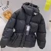 Mulheres para baixo parkas inverno hoodies preto branco jaqueta de luxo emagrecimento mulheres traf tops acolchoados comprimento médio casaco de algodão quente com capuz zip engrossado 230922