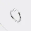 Band Rings Nail Ring Jewelry Designer för kvinnor Diamond Pave Designer Ring Titanium Steel Gold-Plated Never Fading Nonallergicsilver Ring Store/21621802