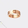 Projektant biżuterii Pierścień Projektant dla kobiet miłośnicy pierścienia zespołowe Pierścień tytanowy Pierścień Złota nigdy nie zanikają niealergiczne złote srebrne R2980