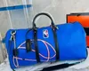 Borsa da viaggio progettata Blu Modello da basket Lettera Goffratura Alta capacità Moda Pelle Uomo Donna Borsa con stampa etter Borse da viaggio