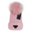 Beanie Cap Herr Designer Bucket Hats New Fashion Women Warm Winter Beanies Stora faux päls Pom Poms Bobble Hat Outdoor Black224Z