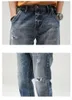 Mäns jeans Tunga tvättade blå män högkvalitativa lappdesignhål rippade avslappnad rak safari-stil ankellängd denim byxa