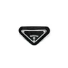 Broche triangular de Metal de Cuero clásico, diseño de marca prad, broches con letras para mujer, Pin para solapa para traje, accesorios de joyería de moda, broche P