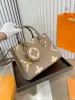 Designer väskor kvinnor väska handväskor präglade blommamonogram kvinnor handväska handväska den tote axel kvinnliga ryggsäck