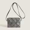 MINI GEOMETRIC LINGGE BASSE PICCOLA PICCOLA PUNSO CAPID CASCHIO NUOVO PILLO PULTICO PULTICO PIGNO PIGNOW GIORNO CROVE BASS